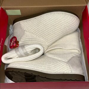 SO Cozy White Knit Boots